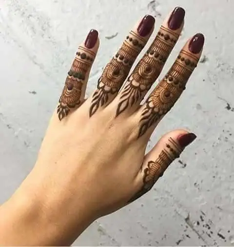 finger mehndi design