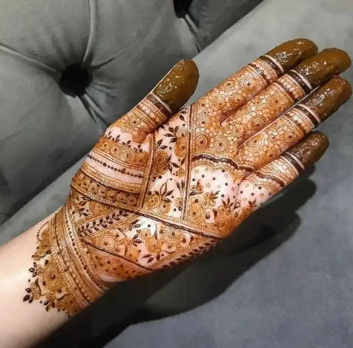 front hand mehndi design